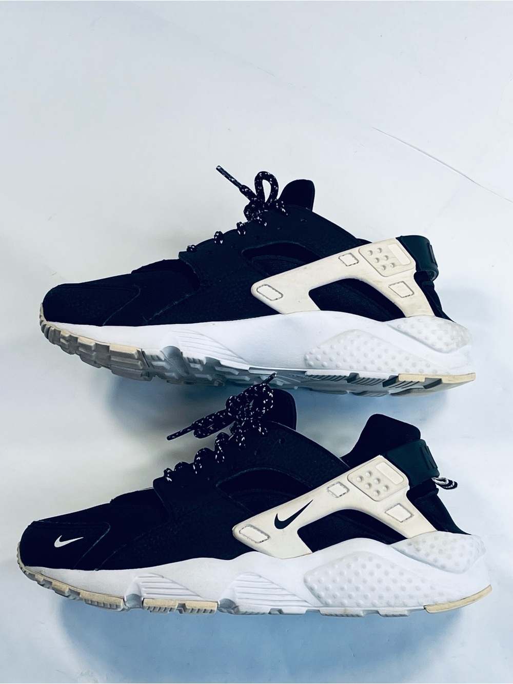 Nike Huarache Run SE Black Athletic  Shoes #909143-006 Youth:7Y